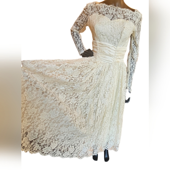 Vintage 50's Lace Tea Length "Courthouse" Wedding Gown - Picture 12 of 16